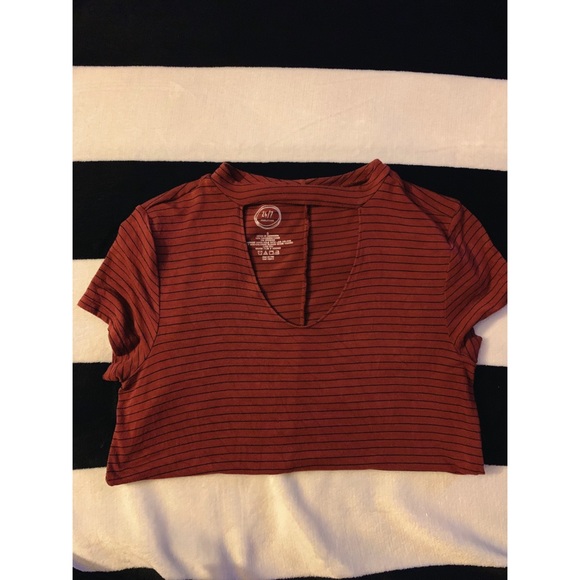 Keyhole Tee - Picture 2 of 2